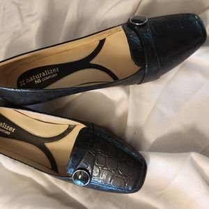 Naturalizer black size 8 pumps